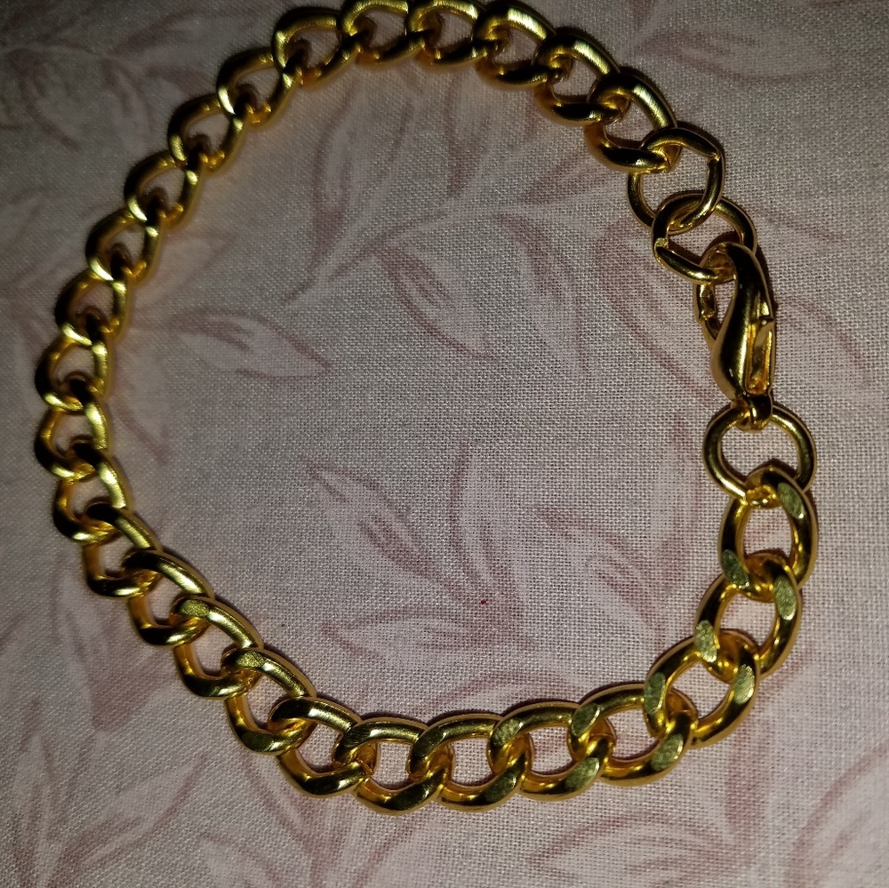 🌷4/$20 18 K Gold Plated Cuban Link Bracelet - Picture 2 of 5